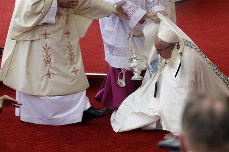 Pope Francis Fell down in Poland