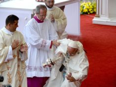 Pope Francis falls over during a mass in Poland 1