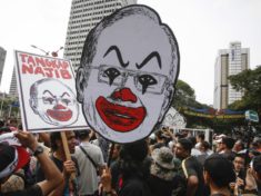 Malaysian students rally to demand prime ministers arrest