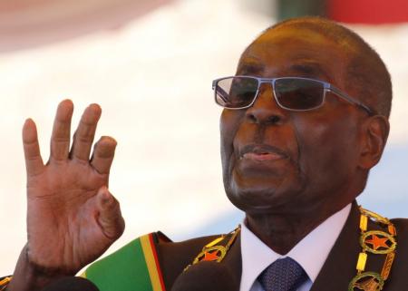 Zimbabwes Mugabe returns home amid health rumours