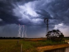 Australia in thunderstorm asthma outbreak