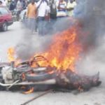 Mob set 2 robbers ablaze for killing motorcyclist