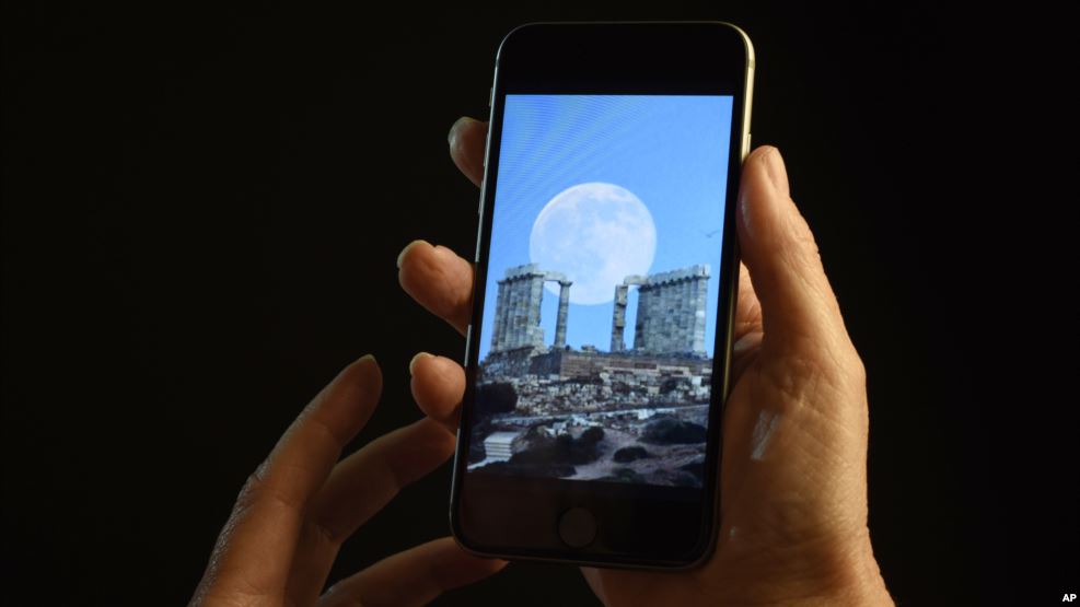 Studies Bedtime Smartphone Use May Lead to Poor Sleep