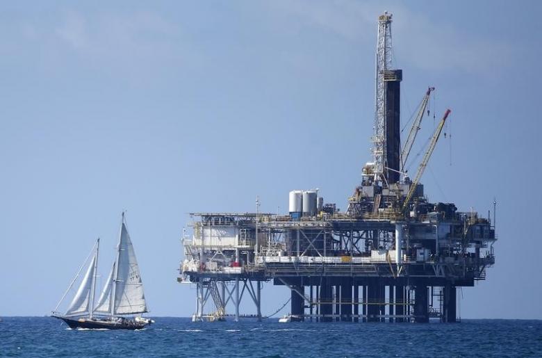 U.S. opens door to oil exports after year of pressure