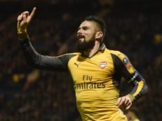 Giroud strikes late winner as Arsenal sneak by Preston