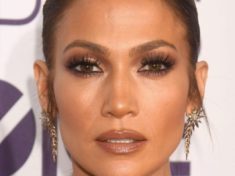 Shocker Jennifer Lopez Admits She’s Not ‘Good in Front of Crowds’ at People’s Choice