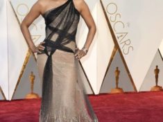 Halle Berry just simply stunning with her hair and Versace gown e1488159969500