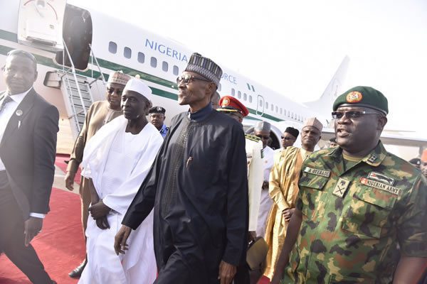 thumbnail Buhari arrives22