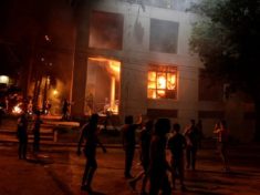 Paraguays legislative building on fire