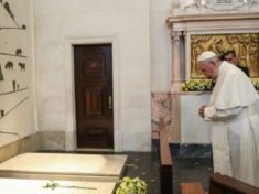 Pope prays at the grave of Jacinta and Francisco Marto the saints