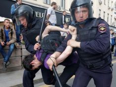 Anti Kremlin protesters fill Russian streets Putin critic Navalny jailed