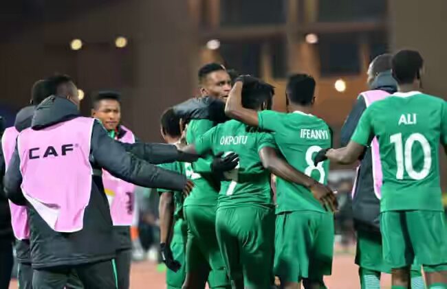 The Eagles jubilate after the winner in the 16th minute e1517437131156