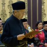 Mahathir sworn in as 7th Malaysian Prime Minister becomes worlds oldest leader
