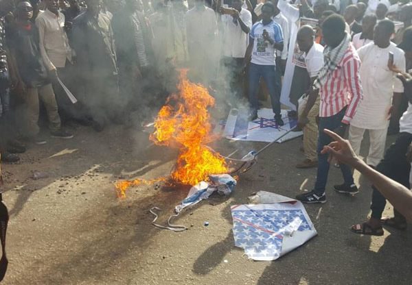 7232714 shiitesprotestersburndownusisraelinationalflagsinabuja jpeg1cce3322993195b51d0cdd1828a211cc1