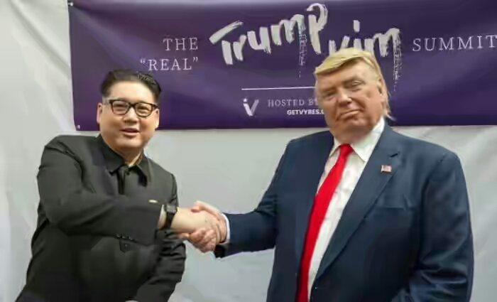 Kim and Trump lookalikes hold mock summit ahead of the real one on Tuesday e1528610209888