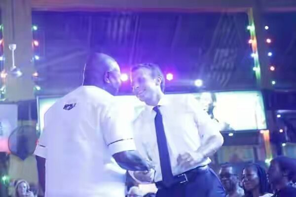 Ambode and Macron at the shrine e1530661162168