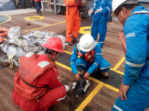 Debris from Lion Air flight JT610 was found in the sea. (Photo: National Disaster Mitigation Agency) Read more at https://www.channelnewsasia.com/news/asia/lion-air-flight-crashed-into-sea-after-taking-off-jakarta-10873680