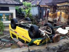 Tsunami kills at least 62 in Indonesia, injures hundreds
