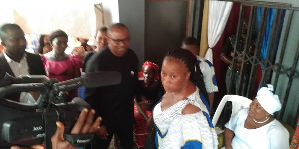 Peter Obi and other PDP chieftains pay condolence visit to a widow in Mgbakwu, Awka North
