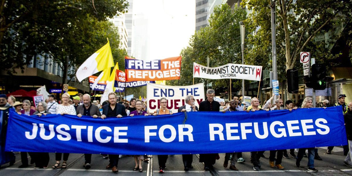 Hundreds rally in Melbourne for refugees