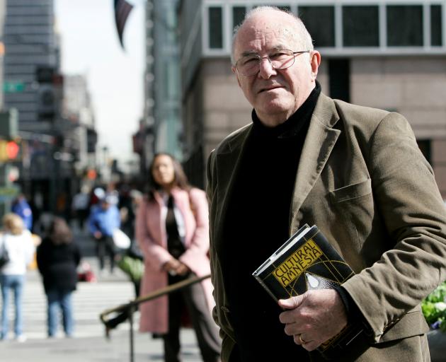 Clive James - believe in reading books