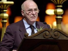 Australian writer, TV broadcaster and critic —Clive James dies aged 80