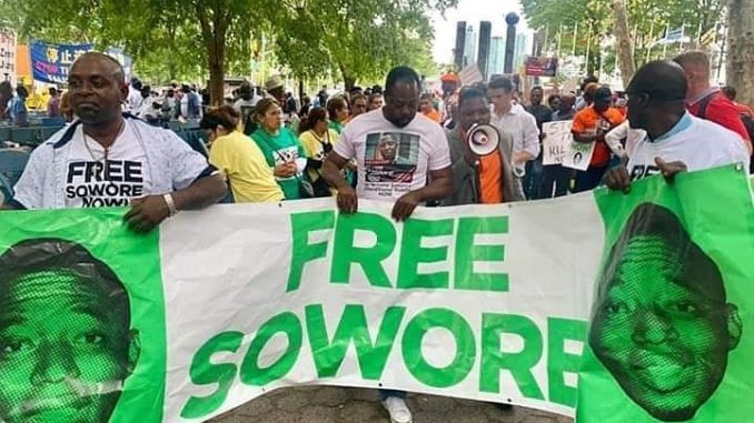 DSS operatives shoot live rounds to disperse free-Sowore protesters in Abuja