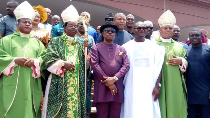 Governor-of-Anambra-state-with-clergymen-in-government-house-Awka