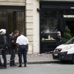 Armed robbers in Paris