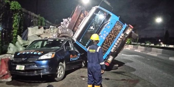 Truck crushes vehicle in Lagos leaving 5 persons with serious injuries