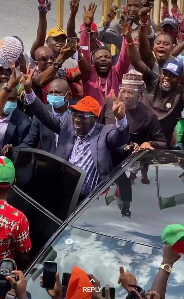 Obaseki in entourage to PDP headquarters