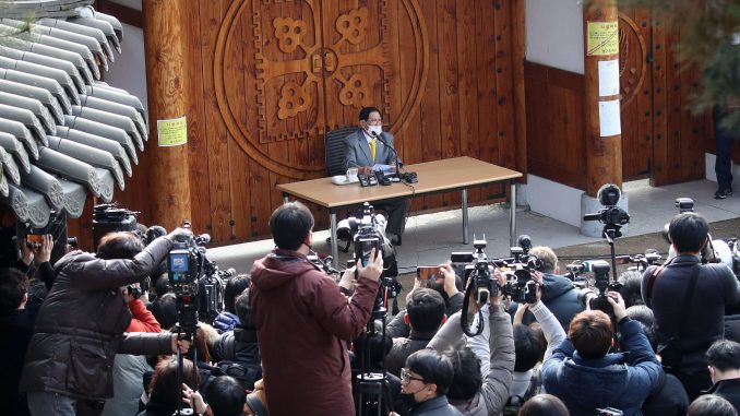 Lee Man-hee, the leader of the Shincheonji church, held a news conference in Gapyeong, South Korea, on Monday.Credit- Pool photo, via Getty Images