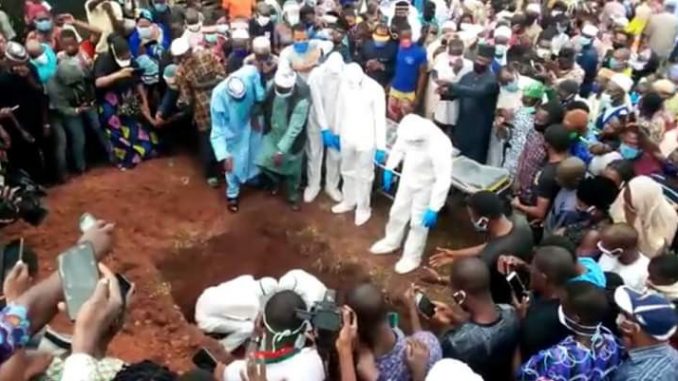 Social distancing rule breached at burial ceremony of Ondo commissioner who died from Coronavirus (photos)