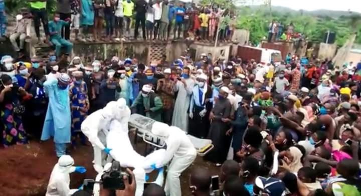 Social distancing rule breached at burial ceremony of Ondo commissioner who died from Coronavirus (photos)