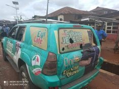 Ondo PDP Campaign Team Attacked By Suspected APC Thugs at Oba-Akoko few minutes ago