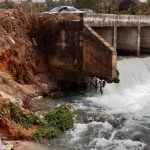 Danger Nekede Protesters block collapsing Mmiri Nkwohia bridge call on Imo state government to build the roads