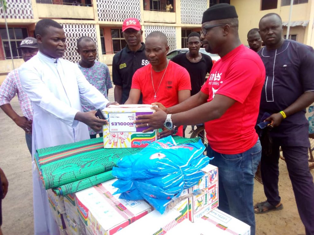 SEMA Distributes Relief Materials In Ogbaru 1 1024x768 1