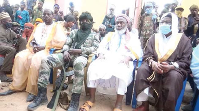 Islamic cleric and former military officer, Sheikh Abubakar Gumi visits Boko Haram bandits in Zamfara forest, calls for peace (Photos)