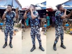 Nigerian Police Officer In Uniform Spotted Preaching At A Market (video)