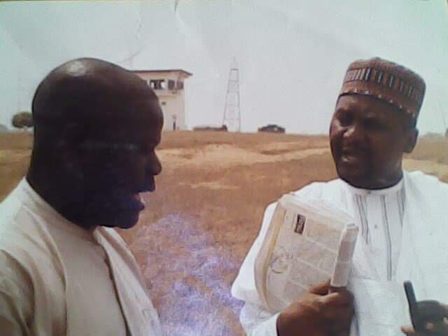 Richard Odusanya with Aliko Dangote discussing a project