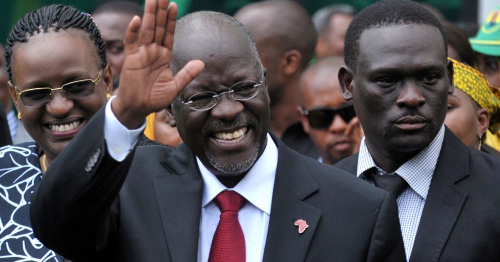 FILE PHOTO: Tanzania's President elect John Magufuli salutes members of the ruling Chama Cha Mapinduzi Party (CCM) at the party's sub-head office on Lumumba road in Dar es Salaam, October 30, 2015. REUTERS/Sadi Said/File Photo
