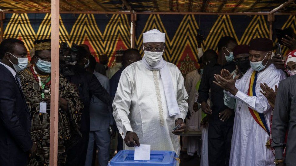 Chad Election- President Idriss Déby seeks sixth-term re-election, opposition withdrew after life-threatening attacks - President casts vote