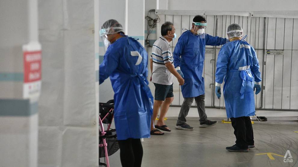 A resident arrives for COVID-19 testing at Block 506 Hougang Ave 8 on May 21, 2021. (Photo- Jeremy Long)