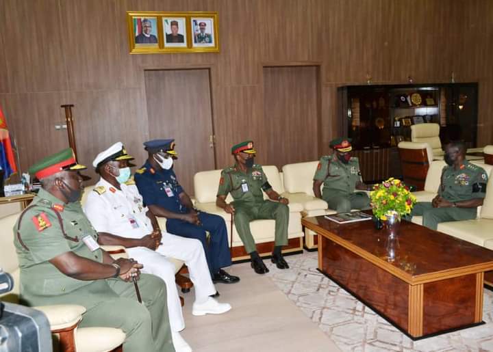 CHIEF OF DEFENCE STAFF HOSTS NEW CHIEF OF ARMY STAFF