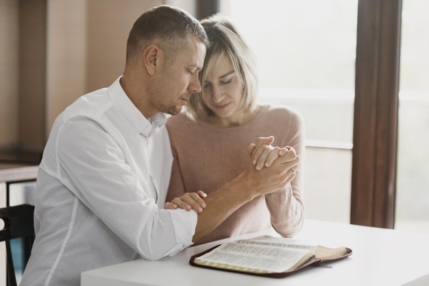 Husband and wife praying : God listens to men who stay