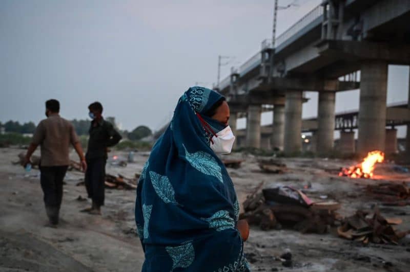 Rolls of dead bodies scattered on Indian River Ganges 1 1