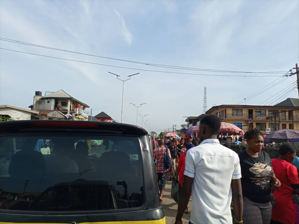 The continued street trading and vehicular blockade along Douglas Mbaise and Ama JK road images 4