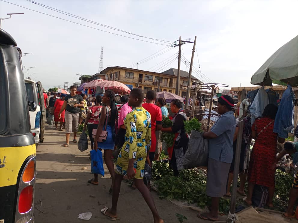 The continued street trading and vehicular blockade along Douglas Mbaise and Ama JK road images 5