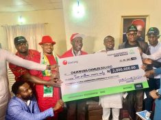 YOUTHS PRESENT 2M NAIRA CHEQUE TO SUPPORT SULUDO's GOVERNORSHIP AMBITION