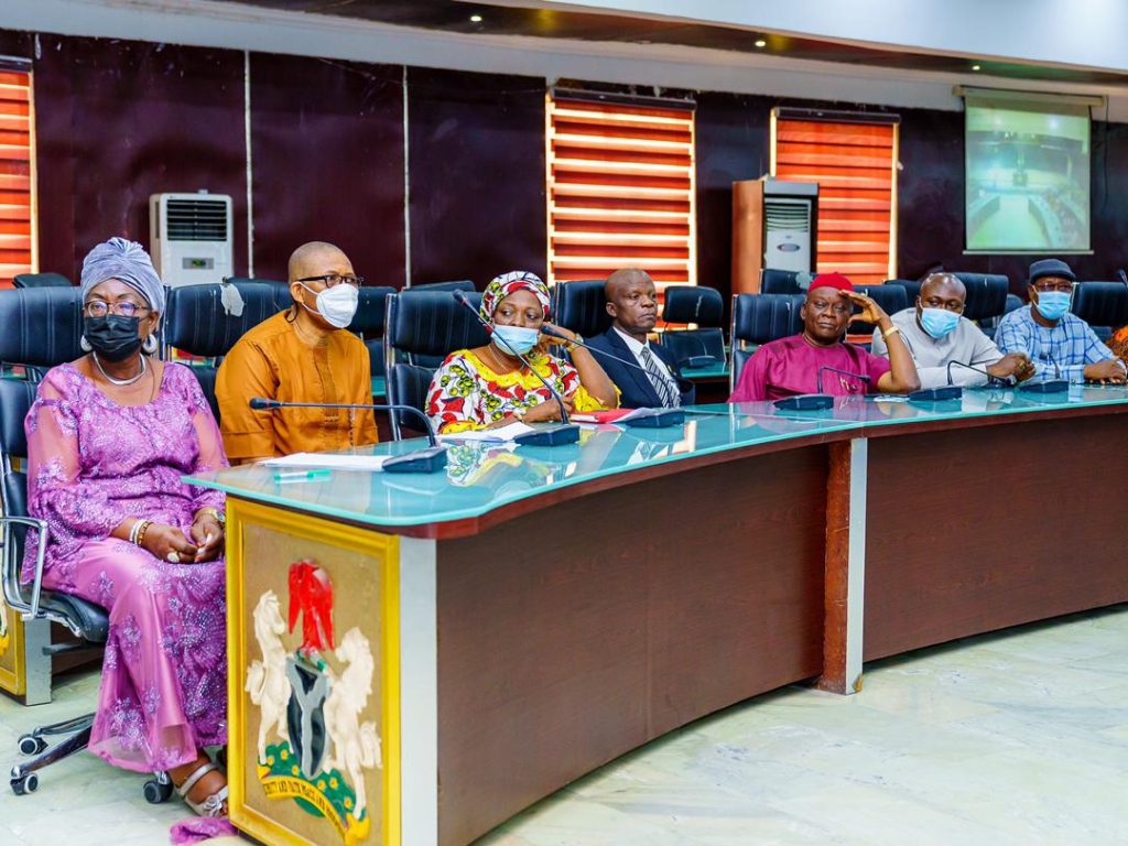 Yesterday, Governor Uzodinma received the Governing Council of Alvan Ikoku Federal College of Education (AIFCE) Owerri led by Mrs. Emehelu Regina, on a courtesy call